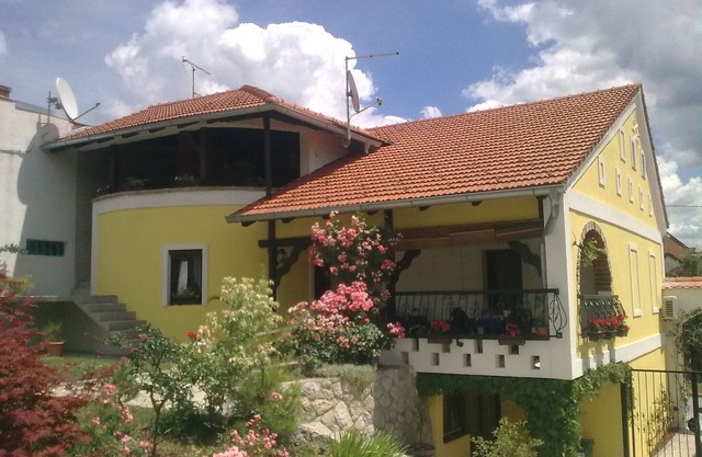 Studio apartment * with terrace & garden