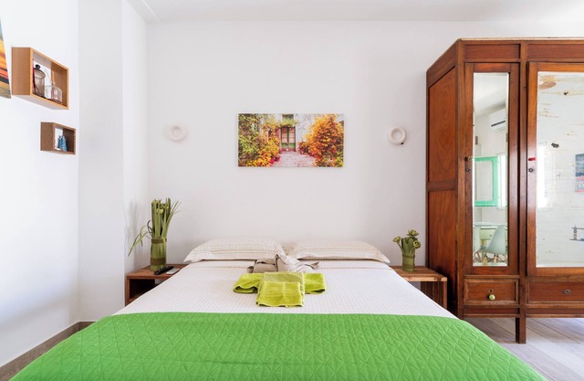Studio Apartment 'Curte Verde' with Private Terrace, Wi-Fi and Air Conditioning