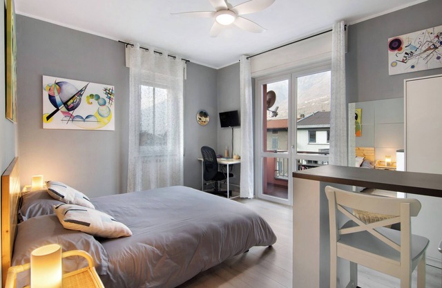 Studio Apartment 'Casa Vacanze La Begonia' with Mountain View, Private Garden and Wi-Fi