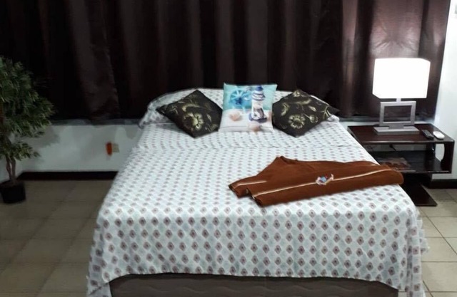 STUDIO APARTMENT/2 beds/TV . WIFI . Kitchen . CLOSE TO TOWN