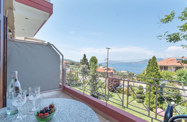 Studio Apartment '3 Adults No 6' with Sea View, Wi-Fi and Air Conditioning
