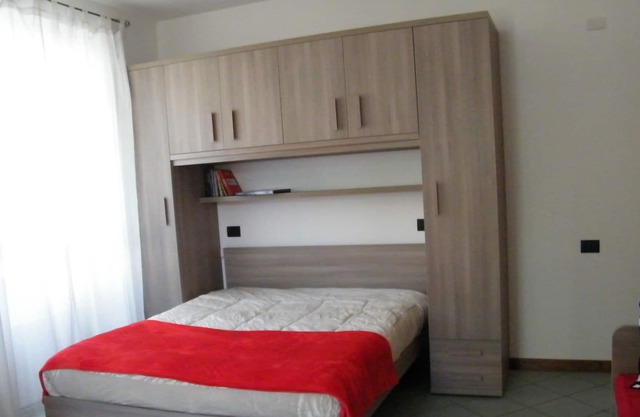STUDIO APARTMENT 4 PAX, SELF CHECK IN, BUS A FEW STEPS, FREE WIFI WITH A / C