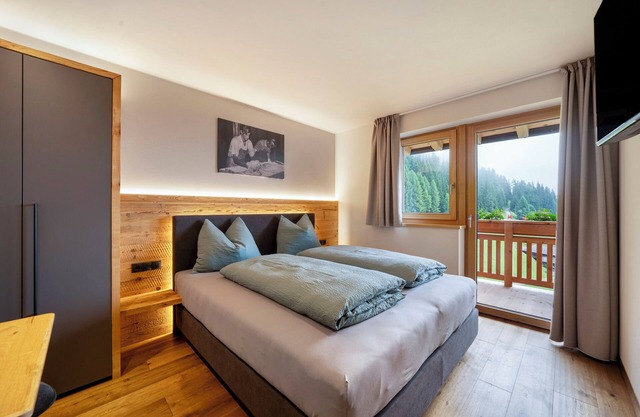 Studio Apartment 'Apartment Ocher' with Mountain View, Shared Garden and Wi-Fi