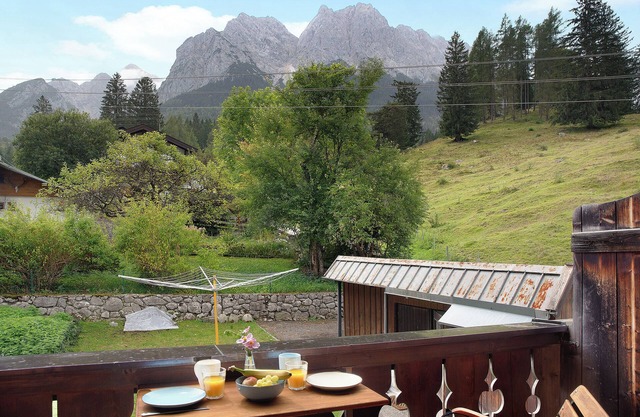 Studio Apartment 'Alpspitznest' with Mountain View, Balcony and Wi-Fi