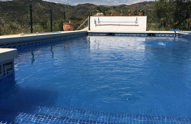 Studio Apartment, beautiful views, aircon, pool just for you, very private.