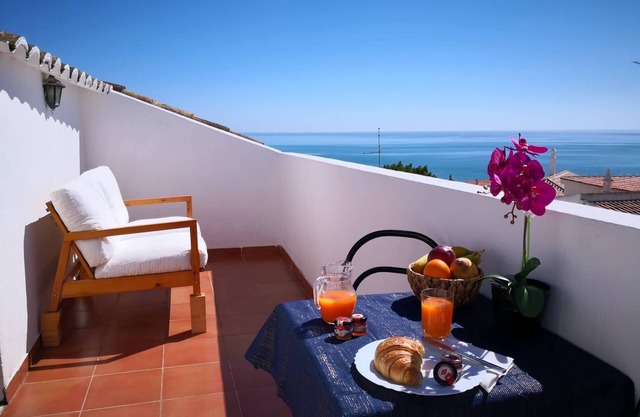 Studio apartment by the sea
