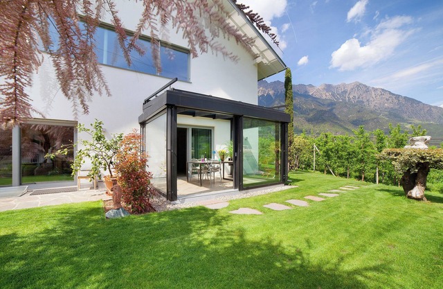 Studio Apartment "Casa Sonngart" with Mountain View, Private Pool & Wi-Fi