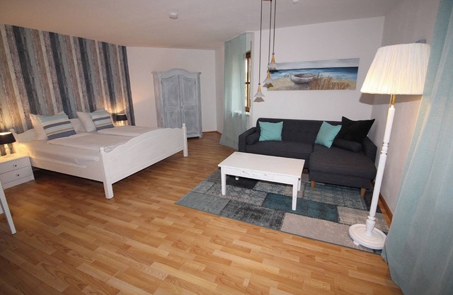 Studio Apartment '1 Zimmer Appartement 8' with Balcony and Wi-Fi