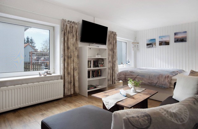 Studio Apartment 'De Lütt Stuf - Urlaub Mit Hund' with Private Terrace and Wi-Fi