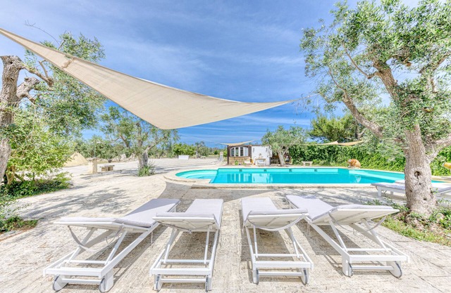 Studio Apartment 'Eliados - Bungalow 2' with Shared Pool, Wi-Fi and Air Conditioning