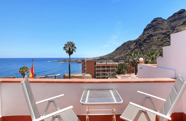 Studio Apartment Estudio vistas Bajamar close to the Beach with Sea View