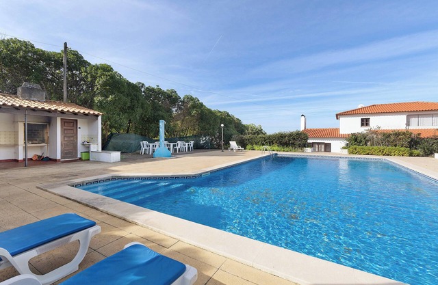 Studio Apartment 'Estúdio Alto Da Praia' with Sea View, Shared Pool and Wi-Fi