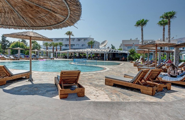Studio Apartment 'Evripides Triple Room 2' with Shared Pool, Shared Garden and Air Conditioning