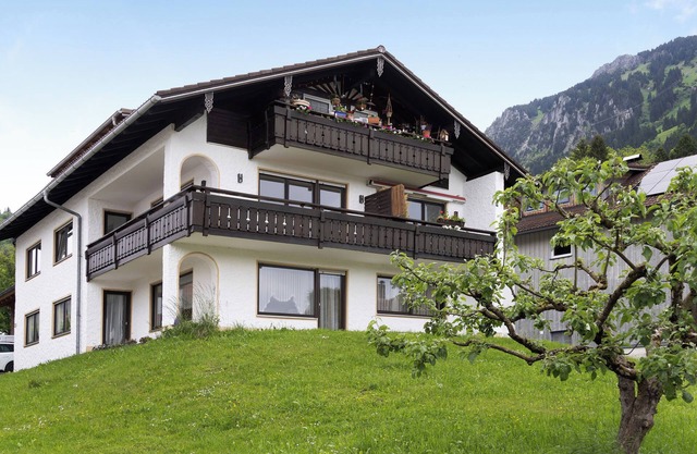 Studio Apartment 'Ferienwohnung Wendelinus' with Mountain View, Shared Terrace and Wi-Fi
