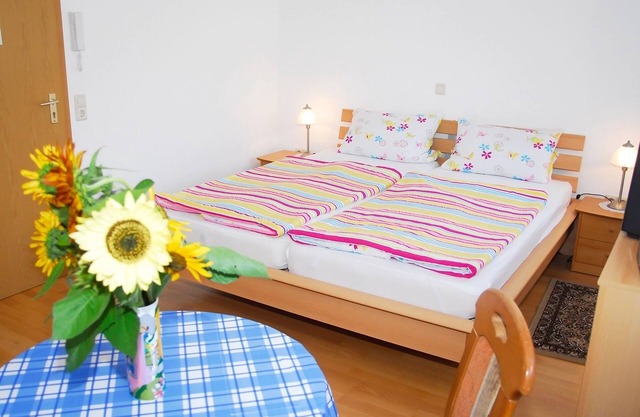 Studio Apartment 'Ferienwohnung 4a, 30 sqm' with Shared Garden and Wi-Fi