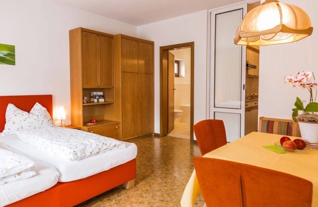 Studio Apartment 'Ferienwohnung Lanz 3' with Mountain View, Private Garden and Wi-Fi