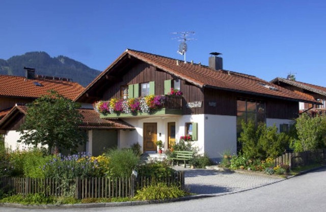 Studio Apartment 'Haus Miller' with Private Terrace, Private Garden and Wi-Fi