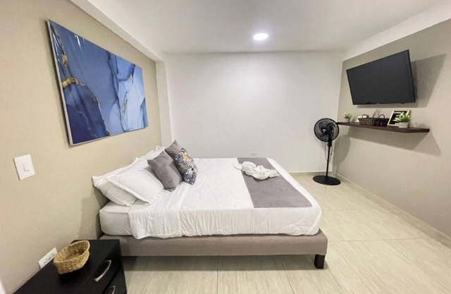 Studio apartment in Castellana with workspace