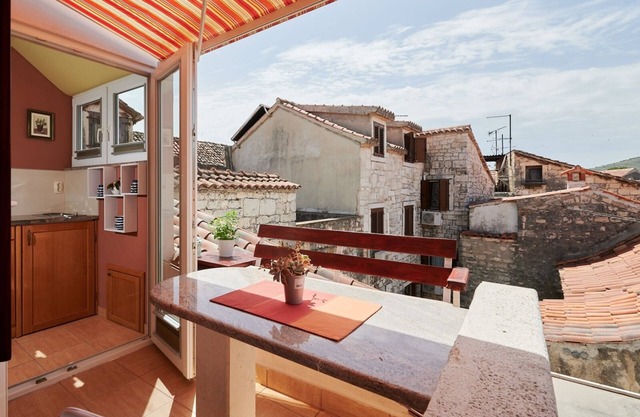 Studio apartment in Trogir with Balcony, Air condition, WIFI (4324-4)
