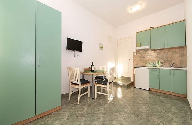 Studio apartment in Tučepi with Air condition, WIFI, Washing machine (202-2)