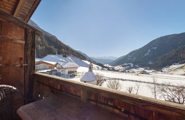 Studio Apartment 'Jelerhof Apt Talblick' with Mountain View, Shared Garden and Wi-Fi