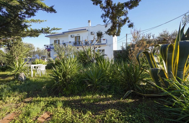 Studio Apartment "La Casa Di Marta" with Shared Garden & Wi-Fi