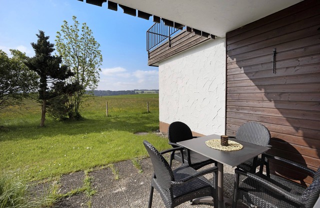 Studio Apartment 'Landliebe Mit Seenähe Und Innenpool' with Mountain View, Private Terrace and Wi-Fi