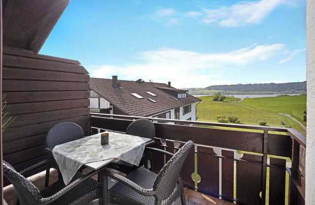 Studio Apartment 'Loft Mit Seeblick Und Innenpool' with Lake View, Balcony and Wi-Fi