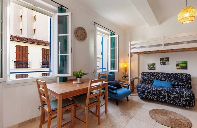 Studio Apartment 'Moderne 2min Des Plages' with Wi-Fi