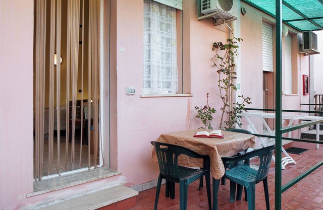 Studio Apartment "Monolocale La Pineta 46" with Shared Pool, Private Terrace & Wi-Fi
