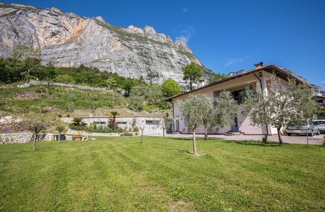 Studio Apartment 'Monte Brento Gaggiolo' with Mountain View & Private Garden