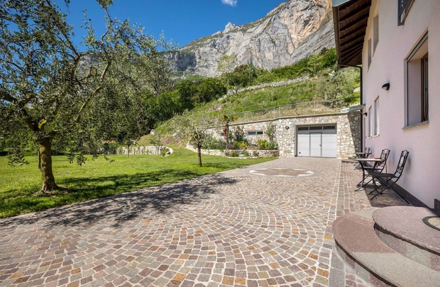 Studio Apartment 'Monte Brento Gaggiolo' with Mountain View & Private Garden