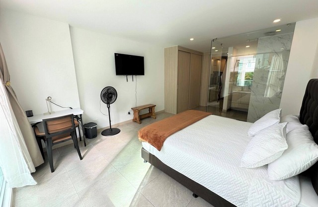Studio apartment on Avenida with pool, terrace