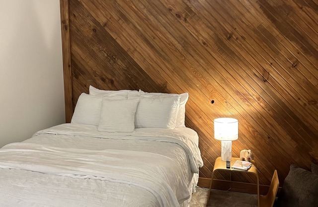 Studio Apartment Perfect for Two off Lake Burton near Clayton, GA and Helen, GA