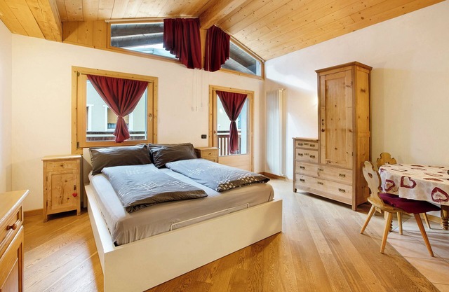 Studio Apartment 'Premesan 3' with Mountain View, Balcony and Wi-Fi