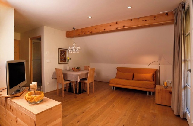 Studio Apartment "Rosengartnerhof Vorberg" with Mountain View, Shared Pool & Wi-Fi
