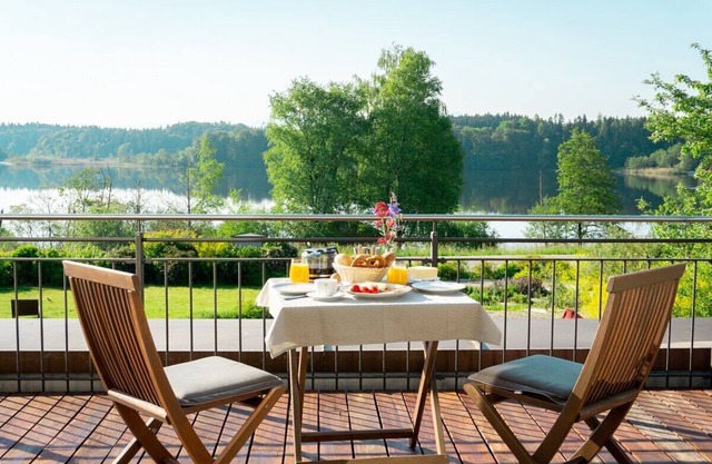 Studio Apartment "See-Lodge" with Lake View, Private Terrace & Wi-Fi