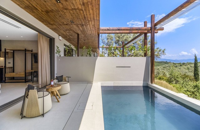 Studio Apartment 'Studio Thetis' with Private Pool, Wi-Fi and Air Conditioning