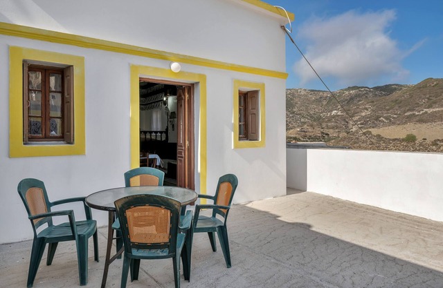 Studio Apartment 'Villa Houvarda' with Mountain View, Private Terrace and Wi-Fi