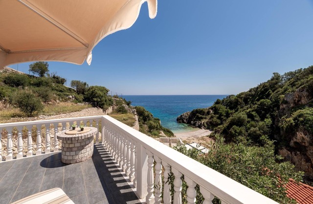 Studio Apartment with Sea View- Mikro Nisi