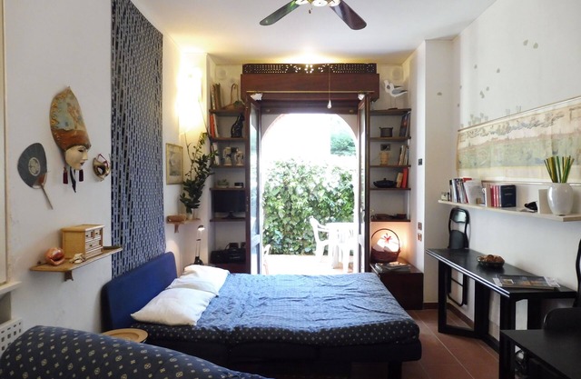 STUDIO APARTMENT WITH SMALL GARDEN