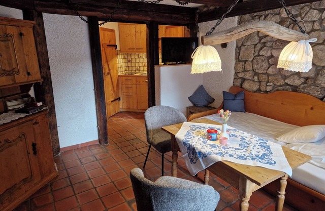 Studio Apartment 'Zehntstüble' with Shared Garden and Wi-Fi