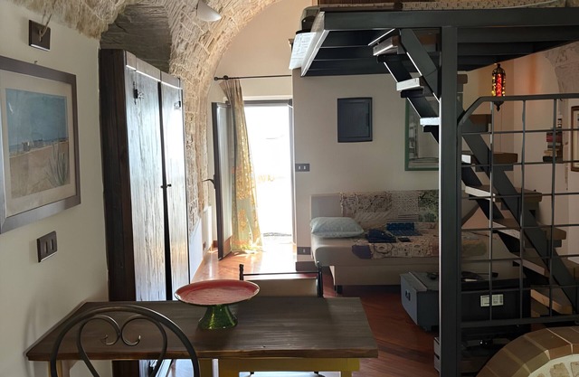 Studio 'Art Room In The Old Town' with Balcony, Wi-Fi and Air Conditioning