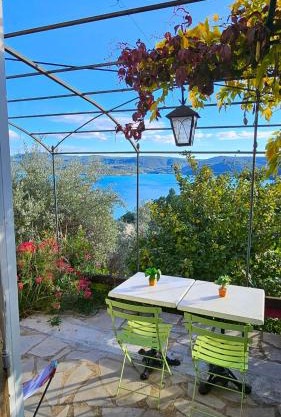 Studio avec terrasse et jolie vue sur le lac