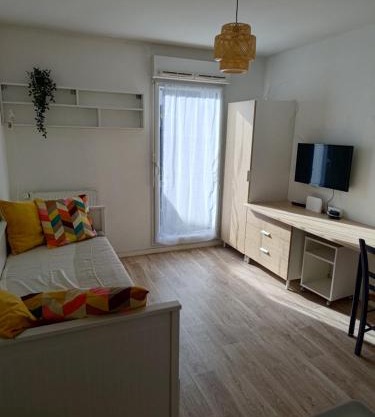 Studio avec grande terrasse gare Sud