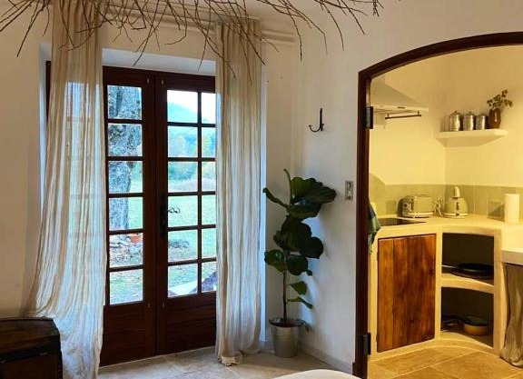 Studio avec jardin clos et wifi a Castellane