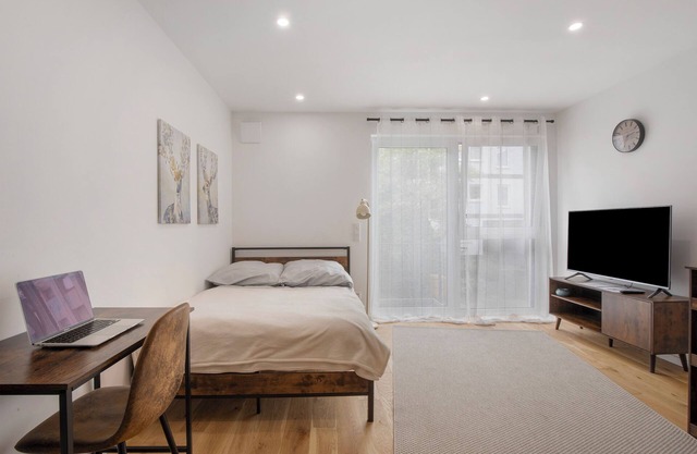 Studio 'Ay Homes 10' with Balcony and Wi-Fi