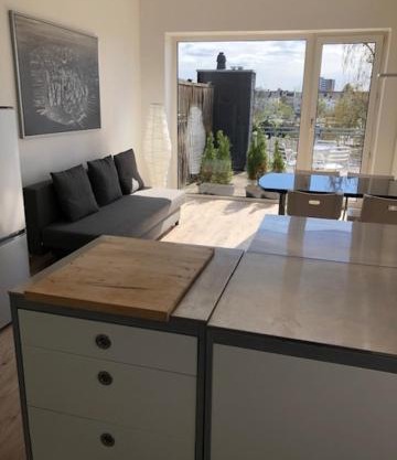 studio b - Sunny City Business Apartment with roof-top terrace for 2-4 guests