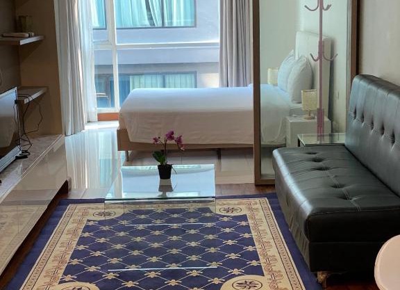 Studio Bedroom with Kitchen