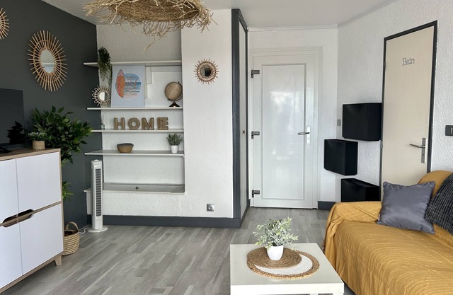 Studio cabin for 4 people with private parking, 300m from the beach